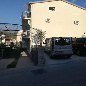 Apartment Abc, Split