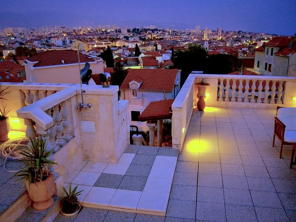 Villa Marjan - 3 Bdr, 3 Bath, Parking Split